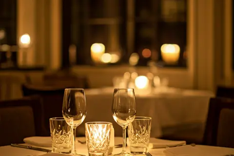 ภัตตาคารหรูพร้อมบรรยากาศอบอุ่น - ร้านอาหาร
