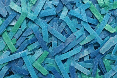 Shredded recycled plastic material - Material recovery and recycling