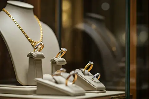 Jewelry retail store - Watches and jewelry retail